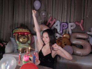 Sun Yihan Instagram - 25！🎂
