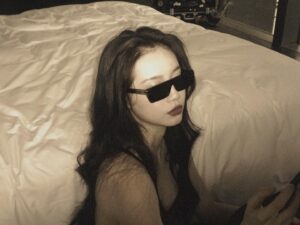 Sun Yihan Instagram - 🕶️