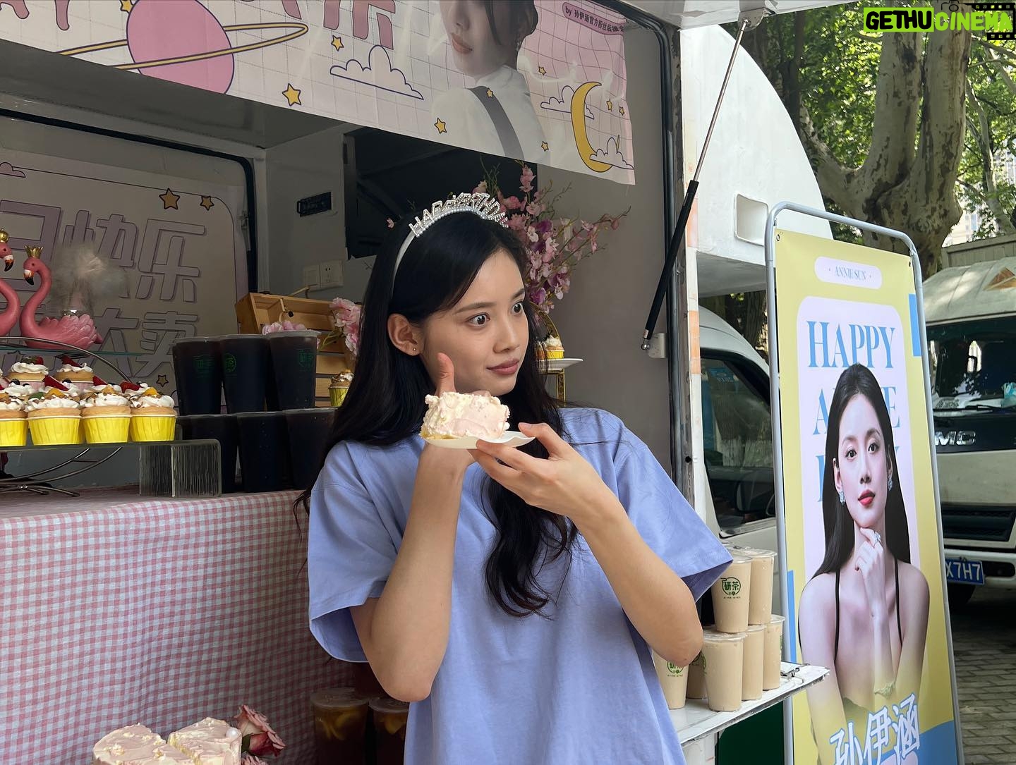 Sun Yihan - 29.6K Likes - 25!🎂