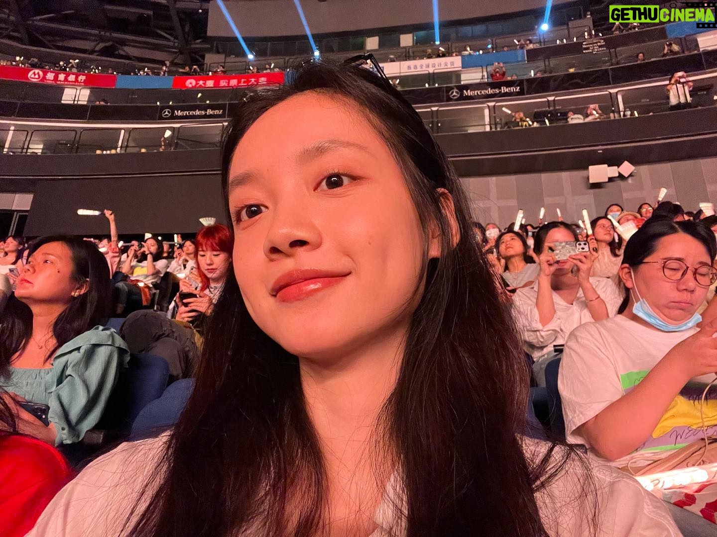 Sun Yihan - 18.7K Likes - 周五的演唱会!
#李宇春 #周末愉快