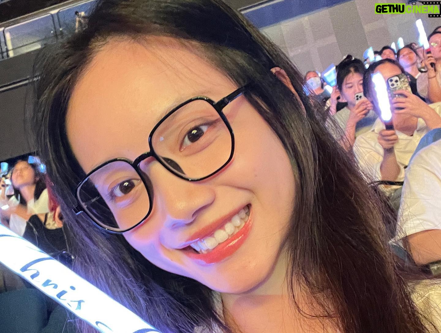 Sun Yihan - 18.7K Likes - 周五的演唱会!
#李宇春 #周末愉快