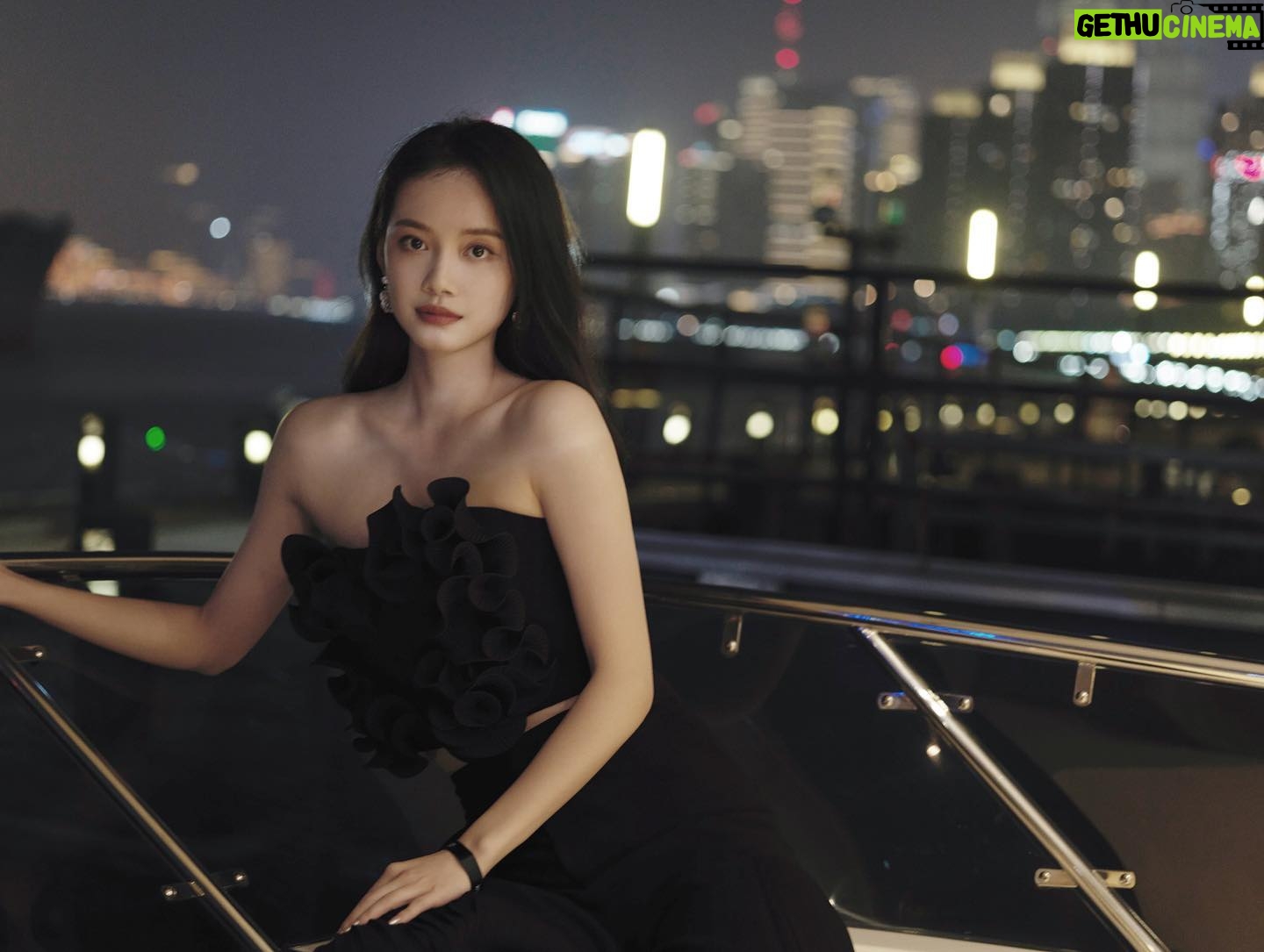 Sun Yihan - 17.7K Likes - fashion pop!💨🌌🌌