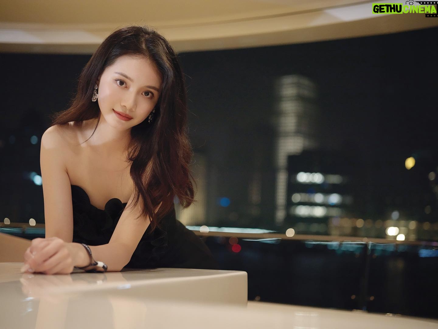 Sun Yihan - 17.7K Likes - fashion pop!💨🌌🌌
