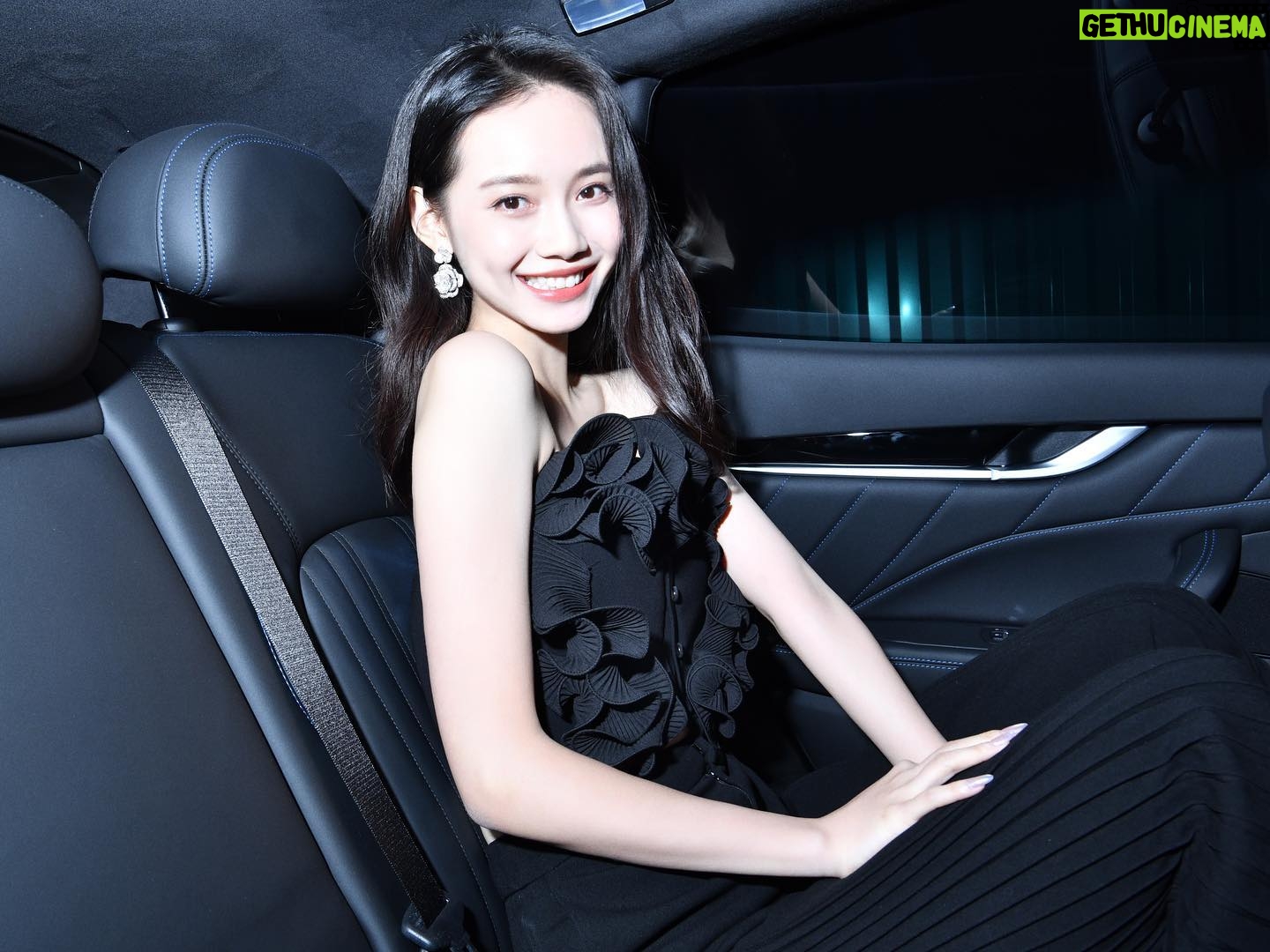 Sun Yihan - 17.7K Likes - fashion pop!💨🌌🌌