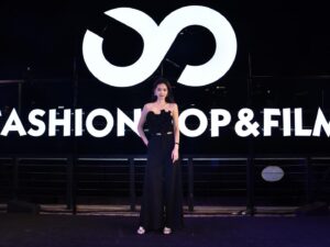 Sun Yihan Instagram - fashion pop！💨🌌🌌