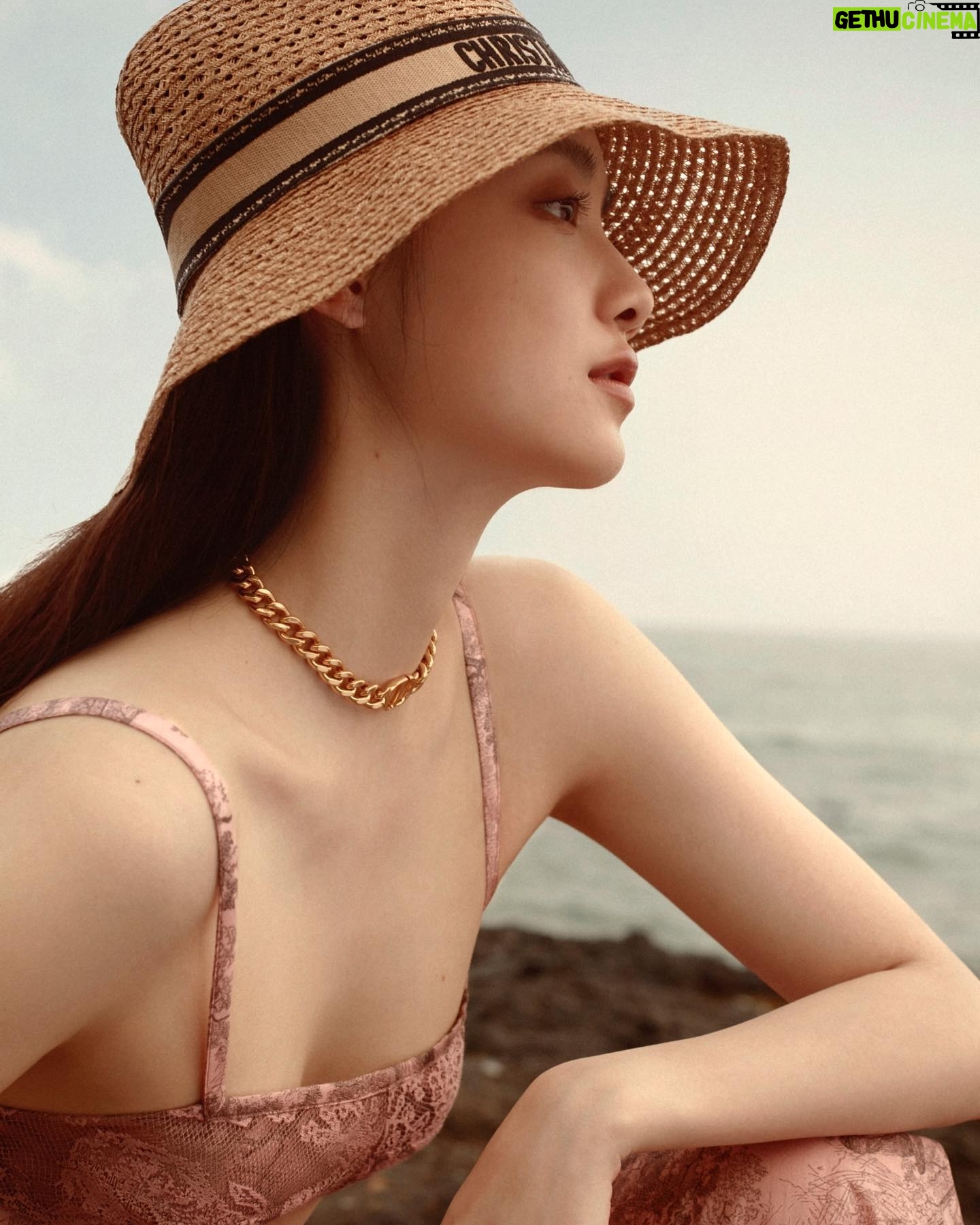 Sun Yihan - 21.3K Likes - #dior
#dioriviera
🏄