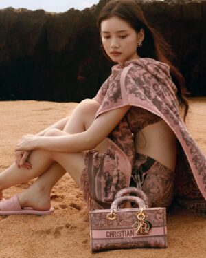 Sun Yihan Instagram - #dior 
#dioriviera 
🏄