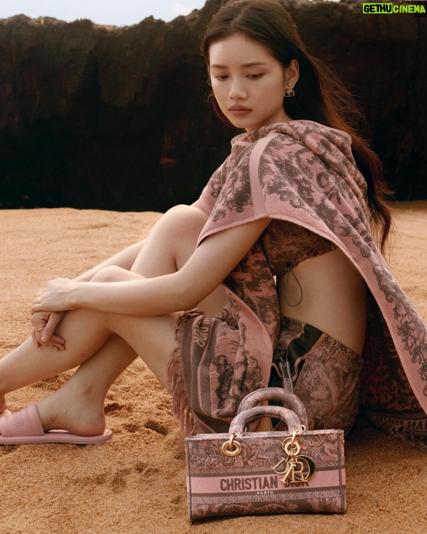 Sun Yihan - 21.3K Likes - #dior
#dioriviera
🏄