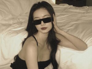 Sun Yihan Instagram - 🕶️
