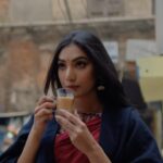 Sunerah Binte Kamal Instagram - Make the best of what the journey has to give you. ☕️ 📸 @shakkhorrr #chaa #tea #journey #winter