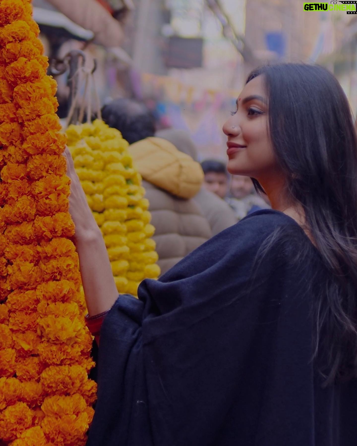 Sunerah Binte Kamal Instagram - আমি শীতের দুপুরে খুঁজেছি অলীক ডানা তুমি টাঙিয়ে রেখো রোদের শামিয়ানা