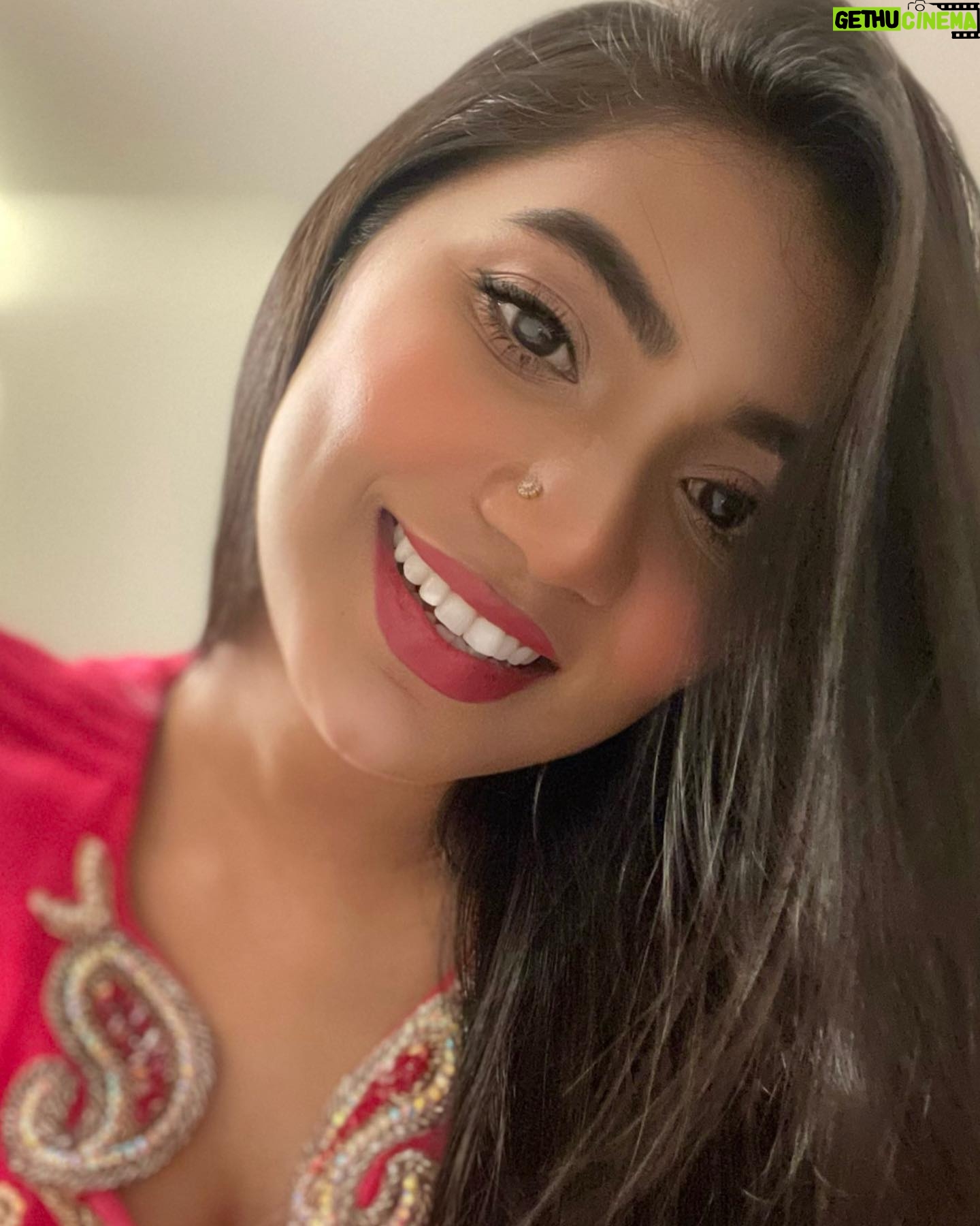 Sunerah Binte Kamal Instagram - Heart breaks are important. Be it from a partner, friends, siblings, your parents or a situation. If it doesn’t break, how would you know how beautiful it gets every time you mend it and love yourself a little more? 🌸