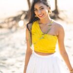 Sunerah Binte Kamal Instagram - যাও ভুলে যাও কষ্ট গুলো হাতে তুলি মুছে ফেলো 🌻 📸 @kkowshikk
