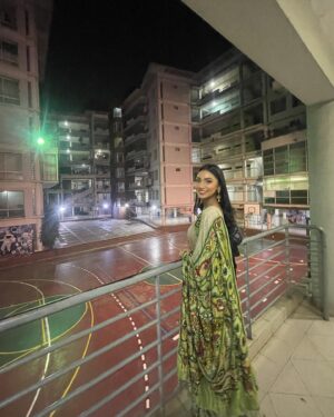 Sunerah Binte Kamal Instagram - It’s truly been an honour attending my school Scholastica’s annual function as a guest. I can’t really explain how I felt. I used to perform on this stage, this place taught me everything. The place where I grew to be the person I am today. A memorable school day! Do you know how it feels when your teachers tell you that they are proud of you? 🥹
Thank you Scholastica. Quite an emotional journey. 🙏♥️

Wearing @audriana_exclusives
#scholastican