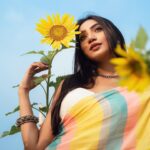 Sunerah Binte Kamal Instagram - Eid Mubarak 🌙🌻🤍 📸 @purnophotographyofficial