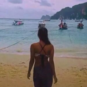 Sunerah Binte Kamal Instagram - Life’s a beach