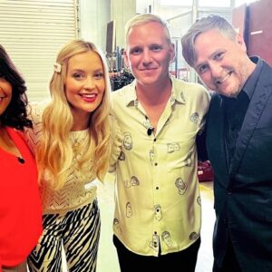 Sunetra Sarker Instagram - A fine day at the office with this bunch of brain boxes today. What larks 😅@thewhitmore @timkeypoet @jamielaing  #mudpie #goldengifts #champions #flourish #greatday #lowbrow
