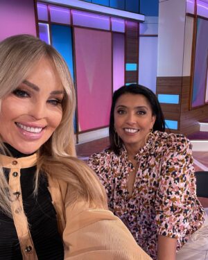 Sunetra Sarker Instagram - Finally meeting the beautiful spirited @katiepiper_ and The legend that is Barry Humphries ( my all time comedy hero) ended my week with a smile from ear to ear @loosewomen wearing @baukjen