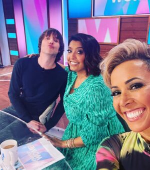 Sunetra Sarker Instagram - Zax Loosely Reunited! I know!! So proud of my Casualty partner and ally- Jamie Davis who came on to talk about his amazing writing debut ‘You and Me’ @itvxofficial series starting next Thu ⭐️ #youandme #zoeandmax #zax #fabulouswriter #loosewomen