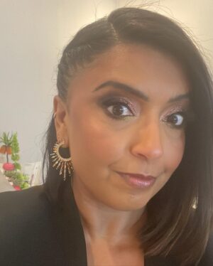 Sunetra Sarker Instagram - Well what a spectacular day and night it was! ⚡️⭐️ truly historic - epic Eurovision atmosphere - Watch all the highlights with me and @rylan tonight “Eurovision Welcomes the World” BBC1 6.30pm @bbceurovision 
Stylist @krishanparmar_  Make-Up @marcosgmakeup hair @charliewilkinsonhair suit @nadinemerabi earrings @butlerandwilson shoes @kat_maconie ❤️🙏🏽 special secret support from @dollyjj @amy_lhickman @unconditionalpictures 😻