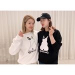 Sung Yu-ri Instagram - 🤍 유기동물 산타 프로젝트 🤍 ⠀ 제가 울 집 막둥이 뿌잉이를 직접 그려서 맨투맨&스티커를 만들었습니다. ⠀ 올 겨울 소외된 유기견들에게 산타가 되어주실거죵? 🎅 ⠀ "사람들에게서 받지 못한 헌신적인 사랑과 위로를 나에게 안겨준 소중한 동생 잉잉이와 자식 같은 존재인 밍밍, 뚜뚜, 뿌잉이에게 받은 사랑을 다른 강아지와 동물들에게 보답해 주고 싶은 마음에 함께하게 되었습니다” ⠀ * 크리스마스(12/25)까지 판매된 수익은 전액 애기들에게 기부될 예정이에요~😁 ⠀ ⠀ #유기견 #기부 #기부프로젝트 #유기동물_산타_프로젝트 #수익금_전액기부 #치료비 #사료비 #뿌잉이 #직접_그린_뿌잉이 #막내공주뿌잉 #뿌잉맨투맨 #뿌잉스티커 #뿌잉캐릭터 ⠀ 네이버 스토어 👉 https://smartstore.naver.com/jujutravel (제 인스타 프로필 하단에 사이트 주소 누르시면 바로 보실 수 있어요~😁) ⠀