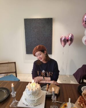Sung Yu-ri Instagram - 서프라이즈 준비해 준
이쁜 언니들 동생들
고마워요🤍
사랑 듬뿍 받는 둥이들은 좋겠네👶👶