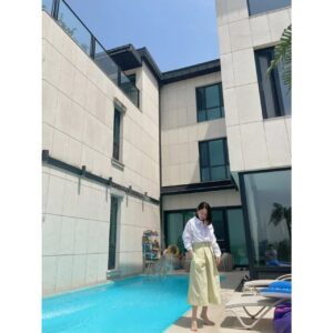 Sung Yu-ri Instagram - 언니들 덕분에
힐링 타임^^
(길게 찍어줘서 고마워 근데 눈코입이 없네 싼아🤣)