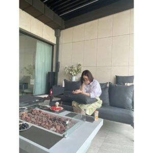 Sung Yu-ri Instagram - 언니들 덕분에
힐링 타임^^
(길게 찍어줘서 고마워 근데 눈코입이 없네 싼아🤣)