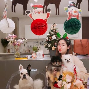 Sung Yu-ri Instagram - 집콕 크리스마스파뤼🌲
모두 행복한 성탄절 보내세요🎅