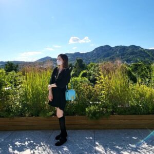 Sung Yu-ri Instagram - 파란 하늘을 닮은
유리드 마린에너지💙
비건 인증받느라 참 오랜 시간이 걸렸지만 너무 만족스러워요
많이 사랑해 주세요^^

#한국비건인증 #EWG 그린 등급 인증
 # 해수 BASE #유리드#마린에너지
