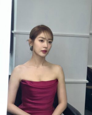Sung Yu-ri Instagram - 크리스마스 이브의 기록🎈

#이별도리콜이되나요