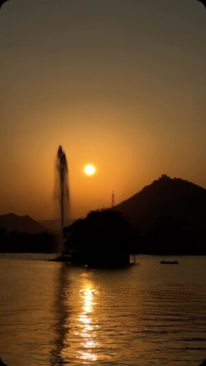 Sunitha Varma Instagram - Timeless Sunset Beauty .. 
.
.
.
#sunsetmagic #goldenhour #peaceful #udaipur #rajasthan