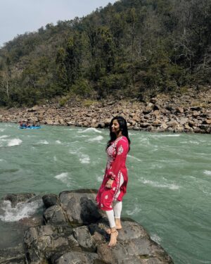 Sunitha Varma Instagram - Grounded. 😇

📸💖 @kristabatraka 
.
.
.
#rishikeshdairies #serene #riverside #gangariver🌊 #naturelover #sunkissed