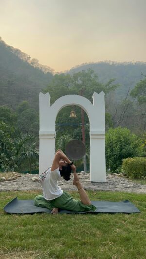 Sunitha Varma Instagram - Deepening my connection with my body through Eka Pada Raja Kapotasana. This pose may be challenging, but the journey of getting there is just as rewarding. 🧘‍♀️ 
.
.
.
#gratefulformybody #yogagratitude #pigeonpose #love #listentoyourbody #yogainspiration #kapotasana #ekapadarajakapotasana