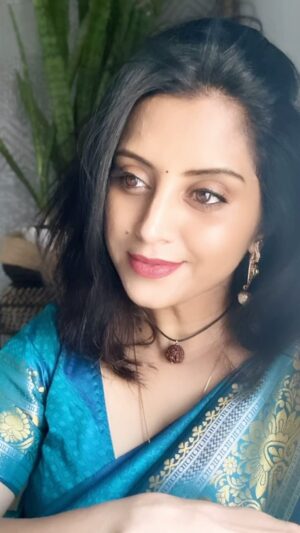 Sunitha Varma Instagram - Draped in blue hues 💙✨ 
.
.
.
#bluevibes #sareelove #ethnicelegance #sareestories #sareeswag #ethnicwear #instatrend #telugu #tollywood #flute #song