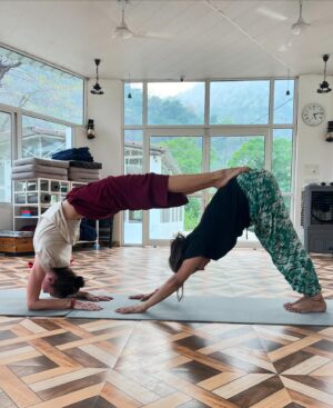 Sunitha Varma Instagram - Upside down smiles and endless laughter. That’s acro yoga! 🧘‍♀️ #acroyogafirsttry
.
.
.
#yogalife #acroyoga #acrofun #yogabliss #smiles #fun #acrolove #firstattempt