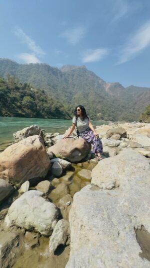 Sunitha Varma Instagram - Flowing .. 💦 
.
.
.
#vashishtacave #rishikesh #ganga #river #travelgram #instatravel #explore #nature #peace #slowliving #findyourbliss
