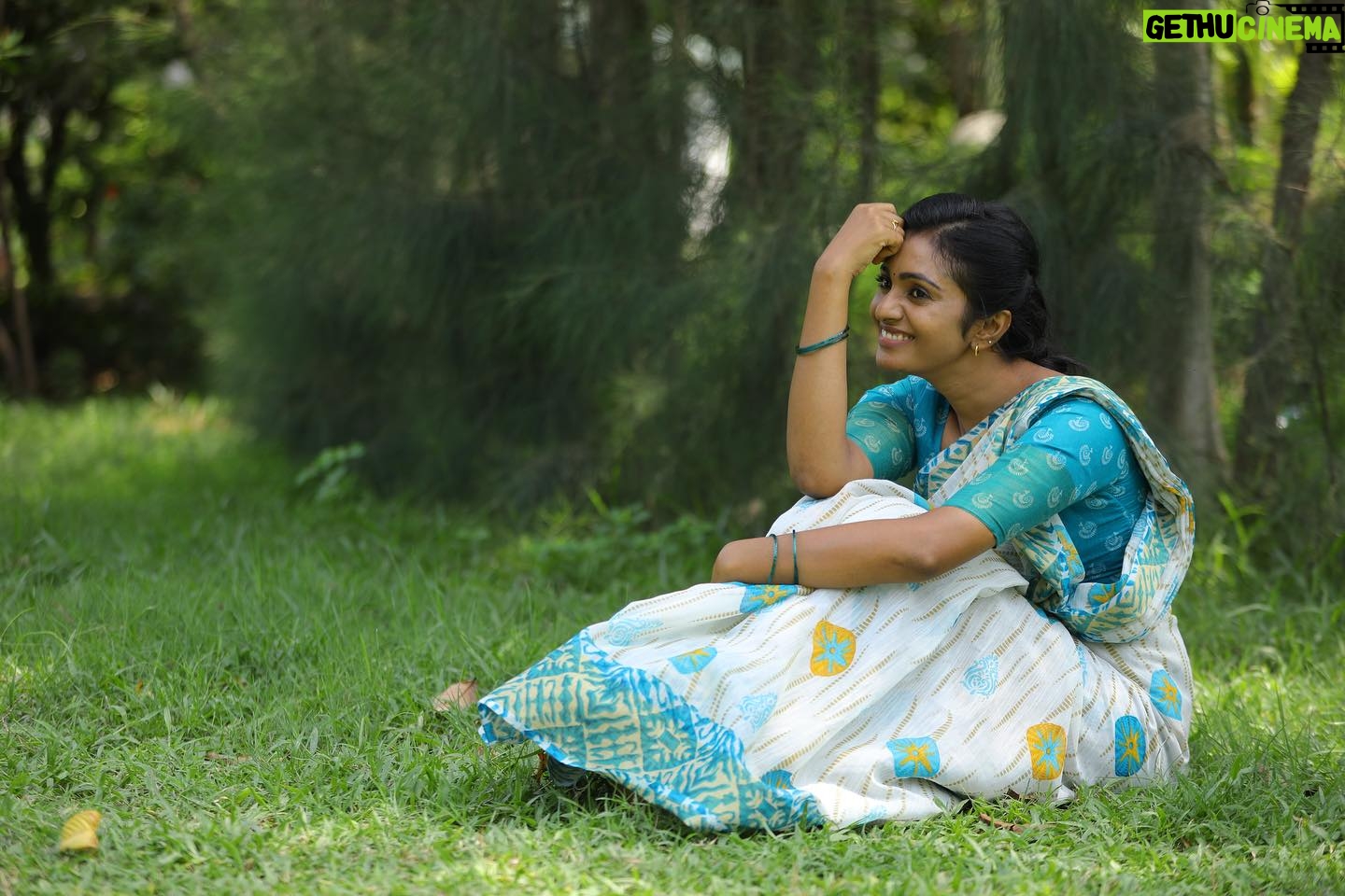 Sunitha Srinivasan Instagram - Kushi…. Click : @thinkstudiosindia #rathna #zeetamil #anna #sunithasrinivasan #viral #picoftheday #instagram