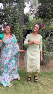 Sunitha Srinivasan Instagram - Trending reels with this sweetie girl Roja #trendingreels #trending #rojaserial #sakshi and #roja #with #ranjidhame