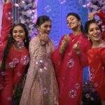 Sunitha Srinivasan Instagram - Take Our Hearts 🫰❤ Zee Tamil குடும்ப விருதுகள் 2023 | Part 2 |November 12th , Sunday at 12.30pm. #ZeeTamilKudumbaVirudhugal2023 #ZTKV #Sunitha #Preetha #DARSU #Hema #ZTKV2023 #ZeeTamil