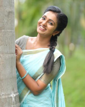 Sunitha Srinivasan Instagram - Smiling is best reaction for everyone 
@thinkstudiosindia 

#sunitha #sunithasrinivasan #rathna #explore #picoftheday #photography #photoshoot #instagram #television #actress #anna #serial
