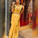 Sunitha Srinivasan Instagram - “A saree always makes your stand out in the crowd “ Costume: @d3boutiquee Jewels: @chennai_jazz Thank you 😊 #zee #zeetamil #thavamaithavamirundhu #priya