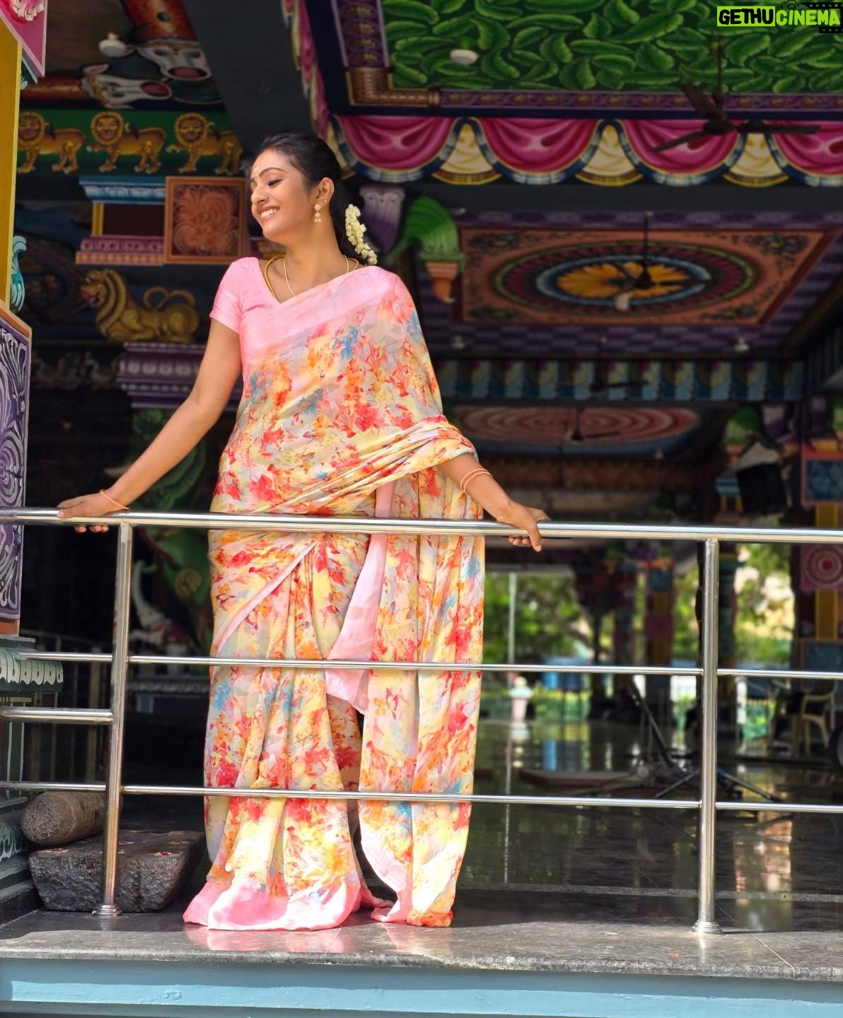 Sunitha Srinivasan Instagram - Smiling my way through life's adventures. Smiles add value to any outfit. Start the day with a smile; it's contagious. Let your smile speak louder than ... #sunithasrinivasan #instagood #insatagram