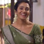 Sunitha Srinivasan Instagram - Namma Periya akka ku oru welcome eh Comment la podunga pa😍😍 . Unga favorite shows ah ipodhu #ZEE5 app la engeyum, eppodhum Paarkalam @mirchisenthil983 @nithyaraam @actress_thara @sunitha_official @preetha_suresh21 . #Annaserial #Nithyaraam #MirchiSenthil #Nandhini #Anna #may22 #AnnaonZEE5 .