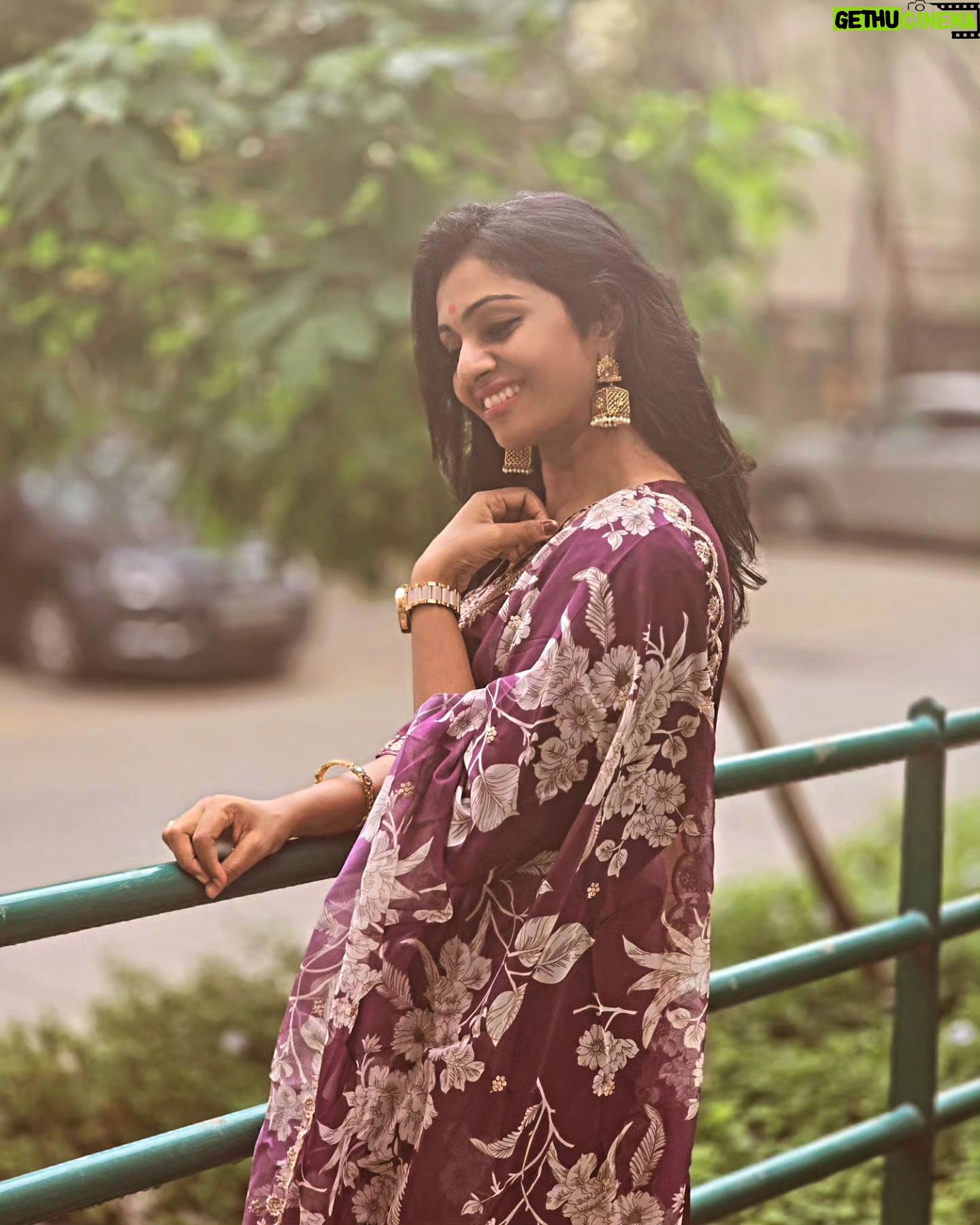 Sunitha Srinivasan Instagram - Happiness looks good on you. Keep shining. Happiness is contagious. Surround yourself with things and people that make you smile. Let your smile be your ... #spread #happynes #instagood #instafashion #instafashioninsta