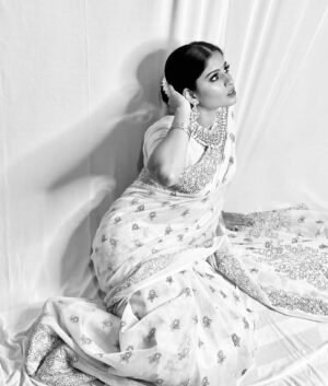 Sunmeera Nagesh Instagram - BTS From yesterday's Shoot.🌾
.
.
 Team: @makeupbysunilsaha
@asish_photography_bpd