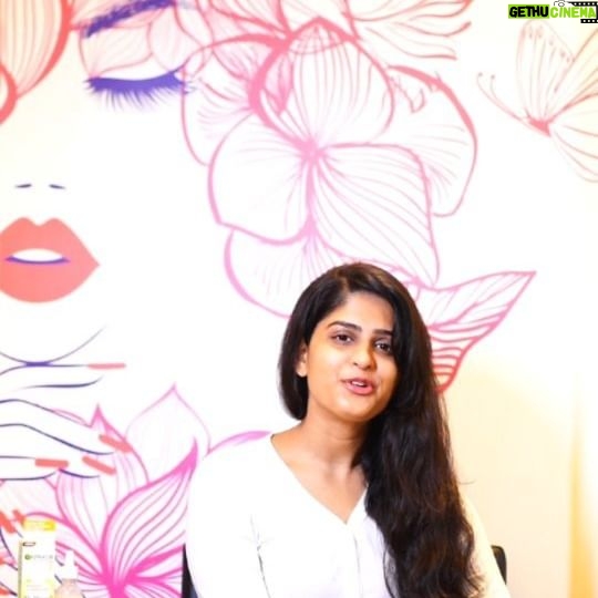 Sunmeera Nagesh Instagram - #Collaboration Want a one stop solution for your skin woes? 🤔 I got you! 💗 Made with natural ingredients 🍃and backed by science👩🔬with 30X* Vitamin C, Garnier Vitamin C serum fights dullness and dark spots with visible difference in just 3 Days.🤯 A clean formulation which is suitable for all skin types, textures, tones 👧🏻👧🏽👧🏼and can be used in all weathers☔❄️and any time of the day!🌛🌞 Get beautiful bright skin Instantly! ✨ #Garnier #GarnierIndia #InstantBrightness #Brightness #NoSulphate #NoParaben #DarkSpots #Brigtness #Serum #VitaminC