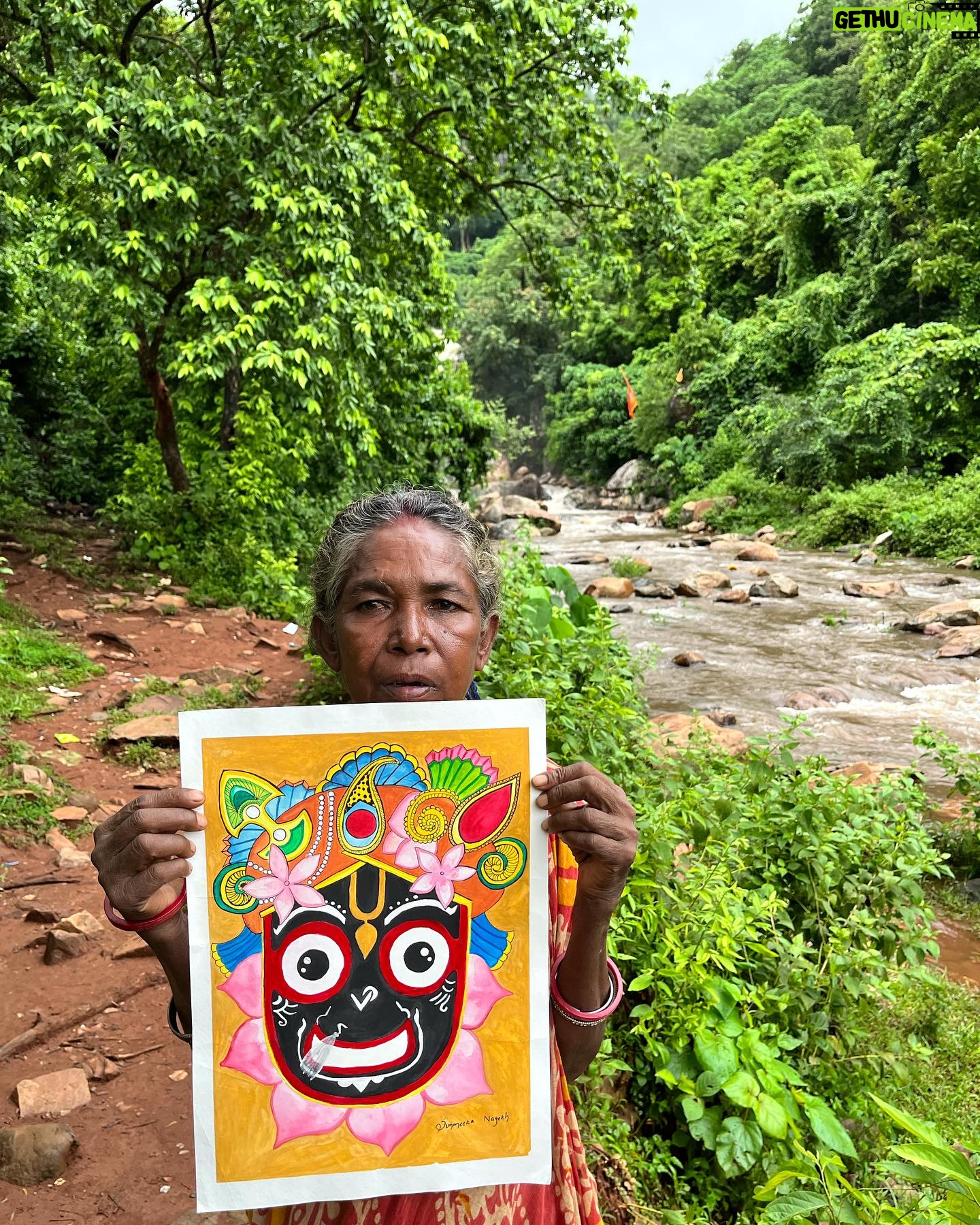Sunmeera Nagesh Instagram - ଆହେ ନୀଳ ଶଇଳ✨🧿 Painted a portrait after really a long interval and couldn’t able to think of a more beautiful face than him to draw💖 PS: The second picture is of Mungri Singh (a local caretaker of the sitakund waterfall)