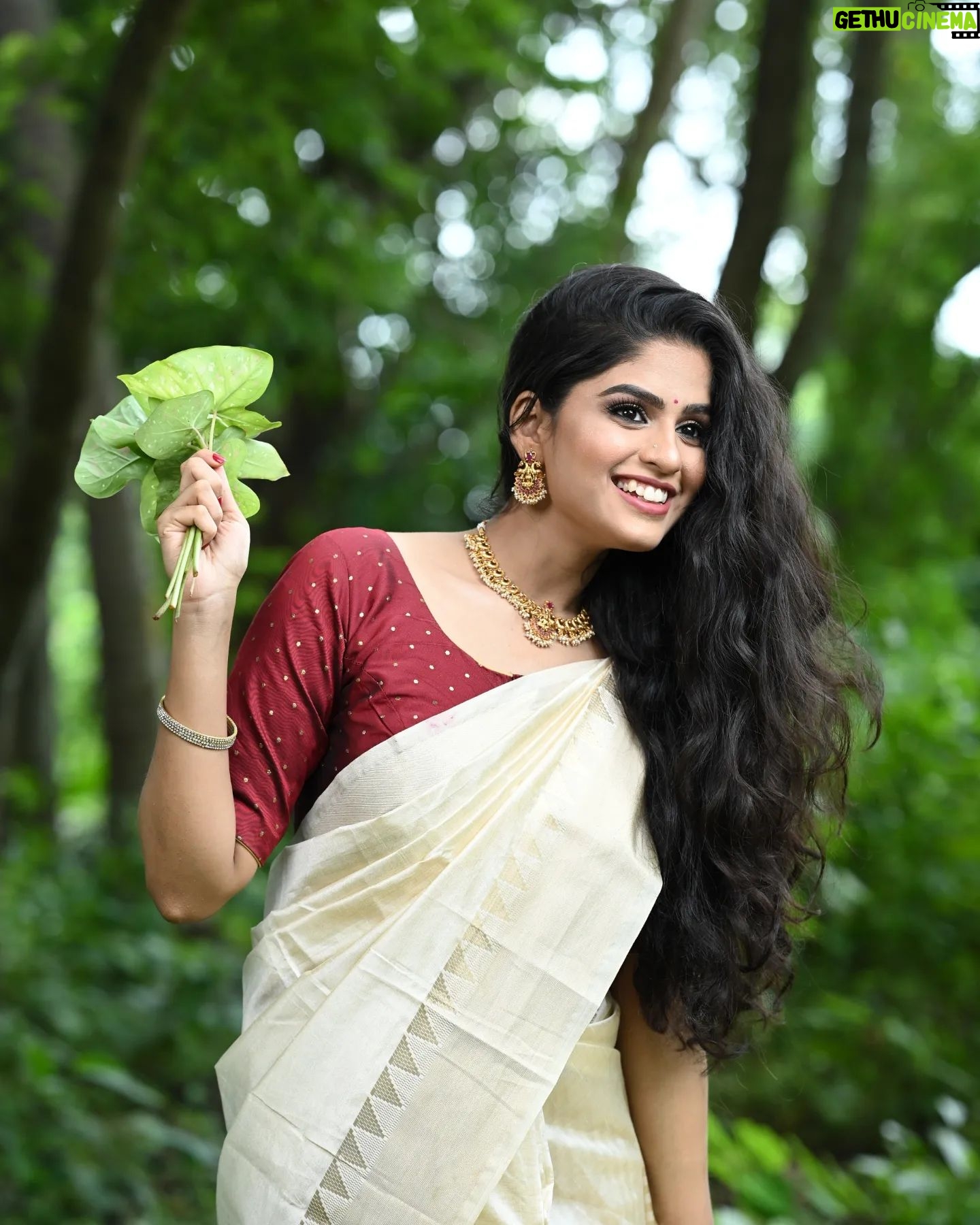 Sunmeera Nagesh Instagram - ☀️ #DurgaPuja2022 . . Credits: @makeupbysunilsaha @elegant_photo_graphy