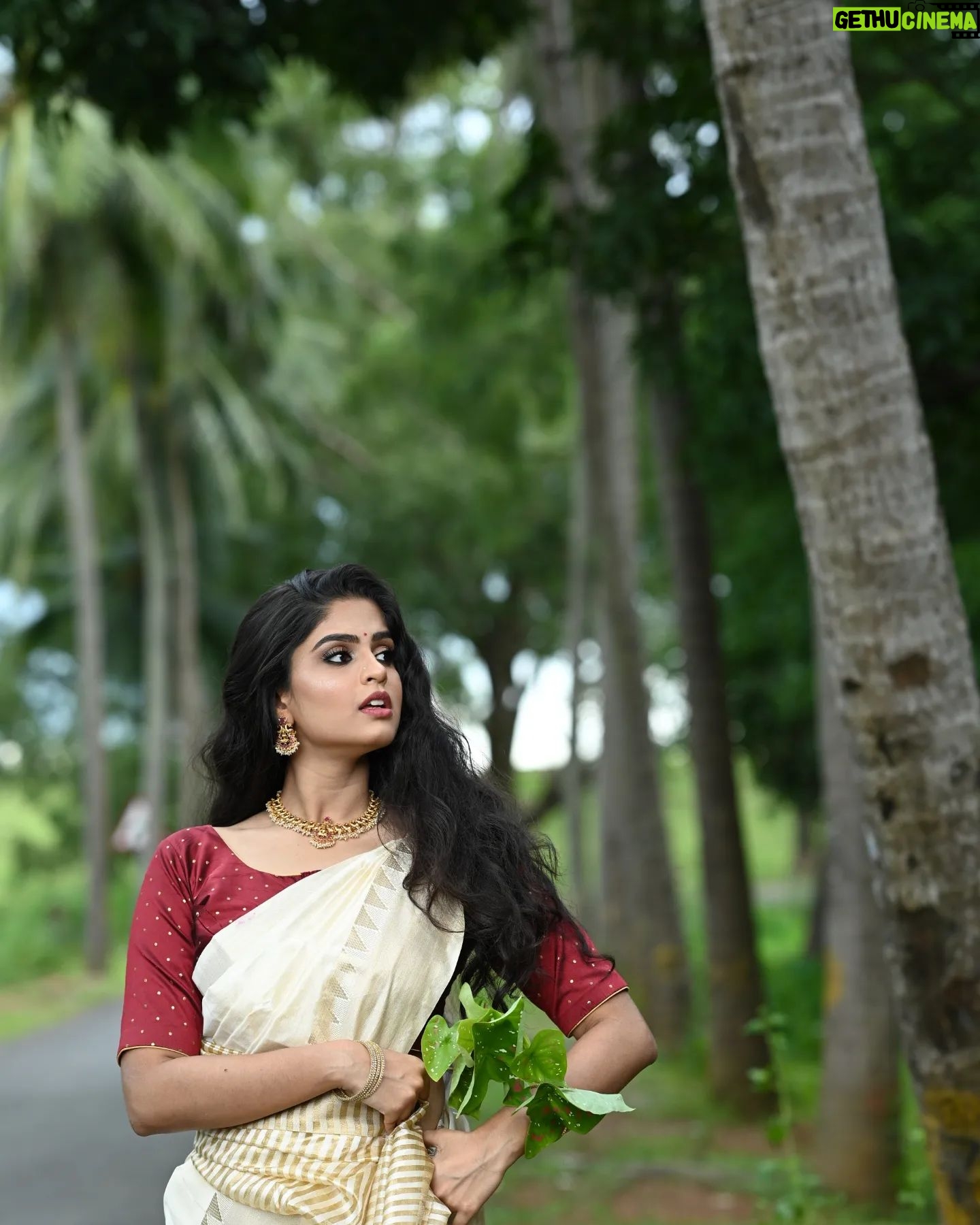 Sunmeera Nagesh Instagram - ☀️ #DurgaPuja2022 . . Credits: @makeupbysunilsaha @elegant_photo_graphy